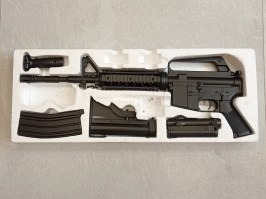 Airsoft M16 A4 + lanternă + mâner - ABS - NON-FUNCTIONAL [Well]