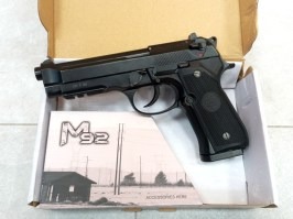 Airsoft pistol M92 gaz blowback CO2 - negru, full auto, 1,6J - SCRATCHED [KWC]